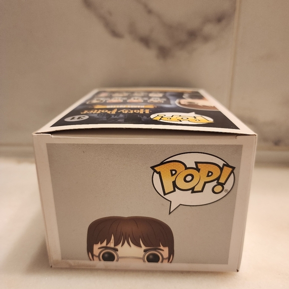 Hot Topic Exclusive Harry Potter With Hedgwig Collectible Funko Pop Figure - Picture 3 of 5